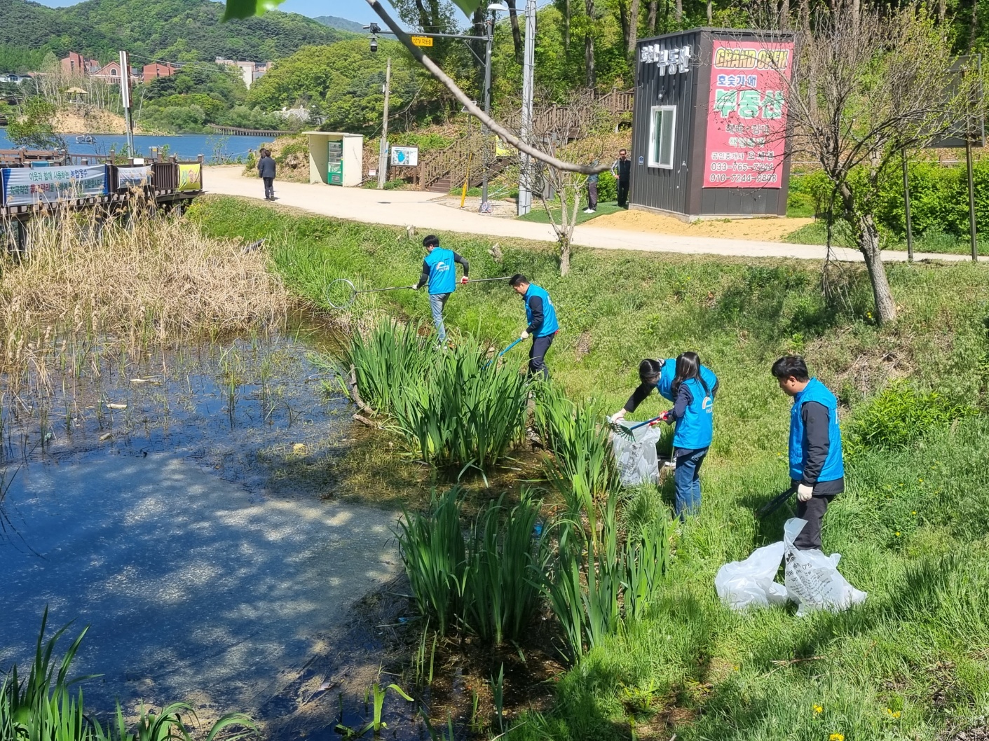 한국농어촌공사 원주지사(흥업저수지 환경정화활동실시)사진-3 (1).jpg